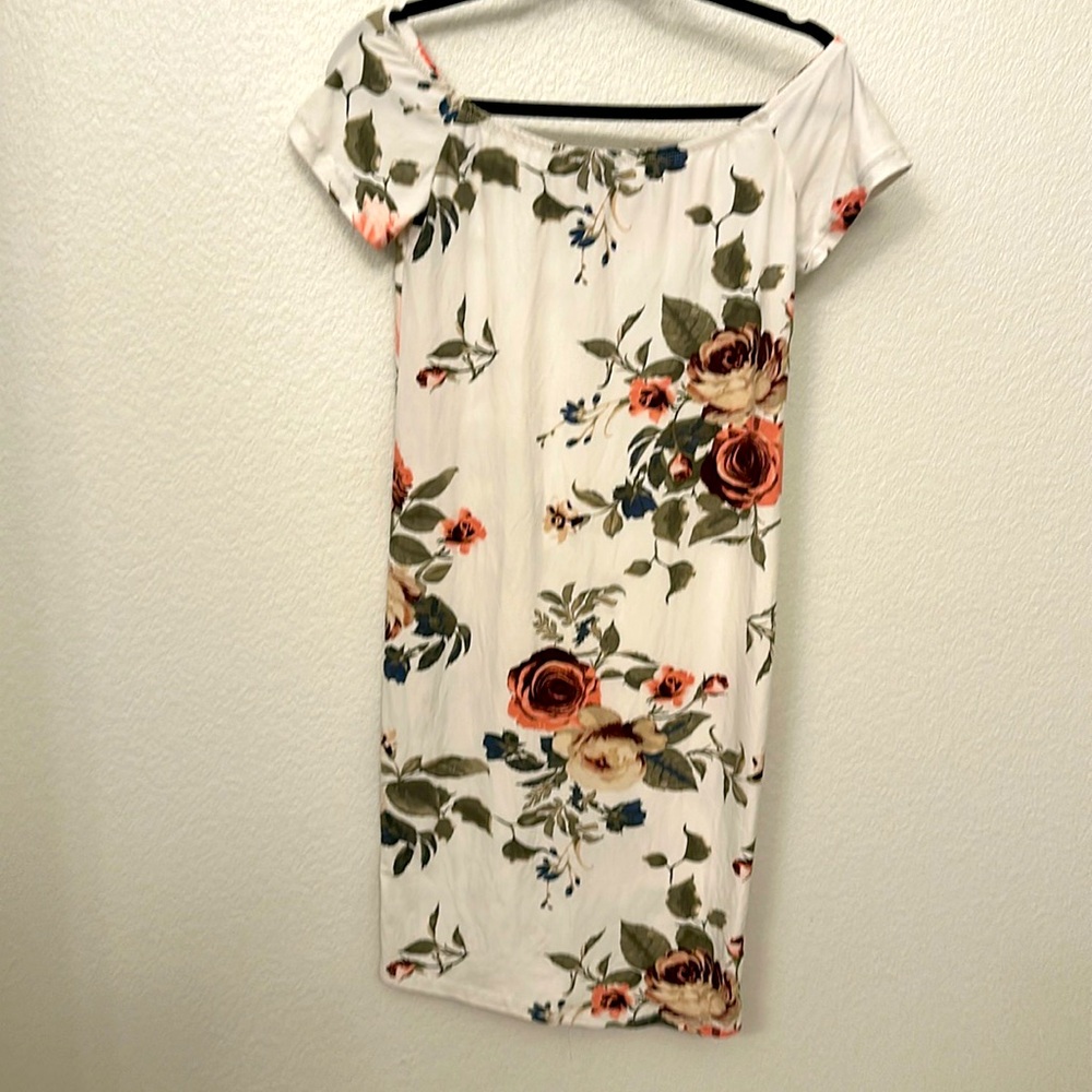 Off shoulder floral dress size Large - Picture 3 of 4
